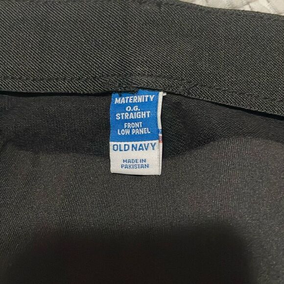 NWT- Old Navy Maternity - 2 short. OG Straight - Picture 7 of 9